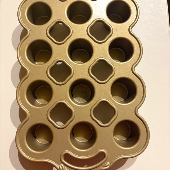 Nordicware Petite Popover Pan - Gold tone - Picture 1 of 5